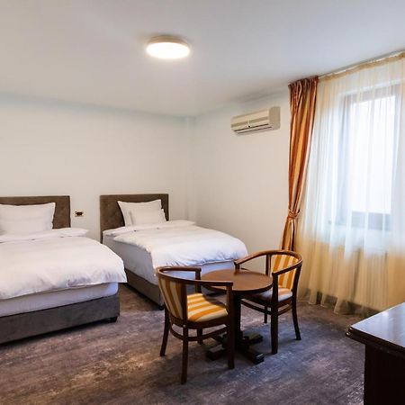 Pensiunea Casa Vera Targu Jiu Bagian luar foto
